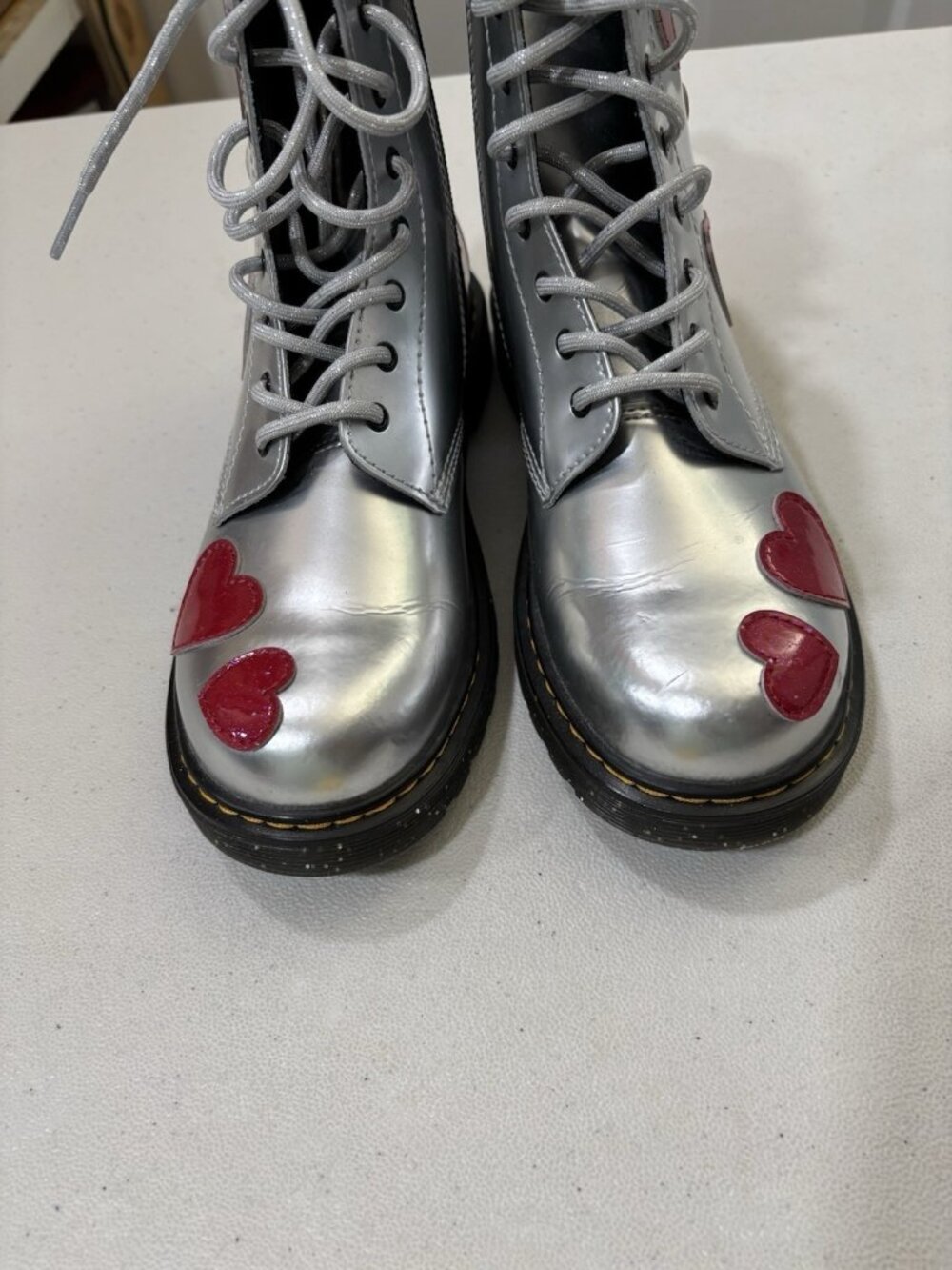 Dr Martens 1460 Junior Boots In Metallic Silver Patent Finish Red Hearts Size 6W - Picture 4 of 14